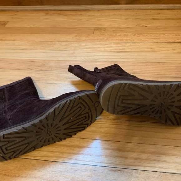 UGG brown suede flat unlined boots, size 7 EUC - Picture 6 of 7